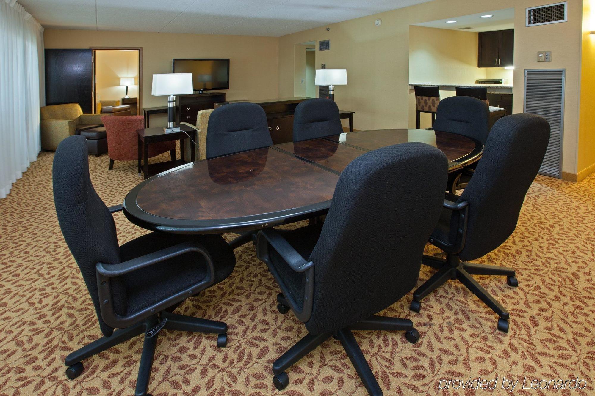 Holiday Inn Evansville Airport Room photo