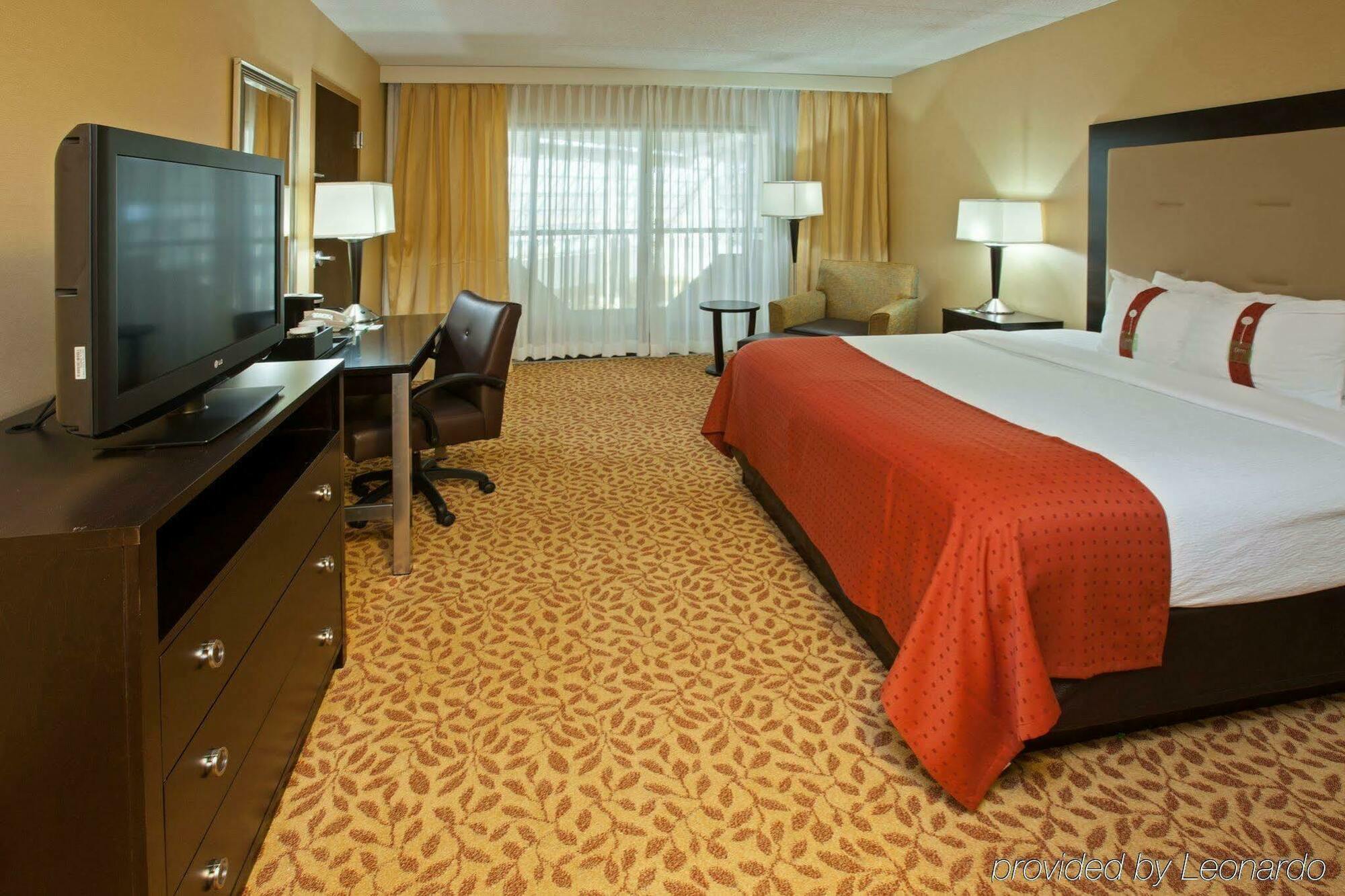 Holiday Inn Evansville Airport Room photo